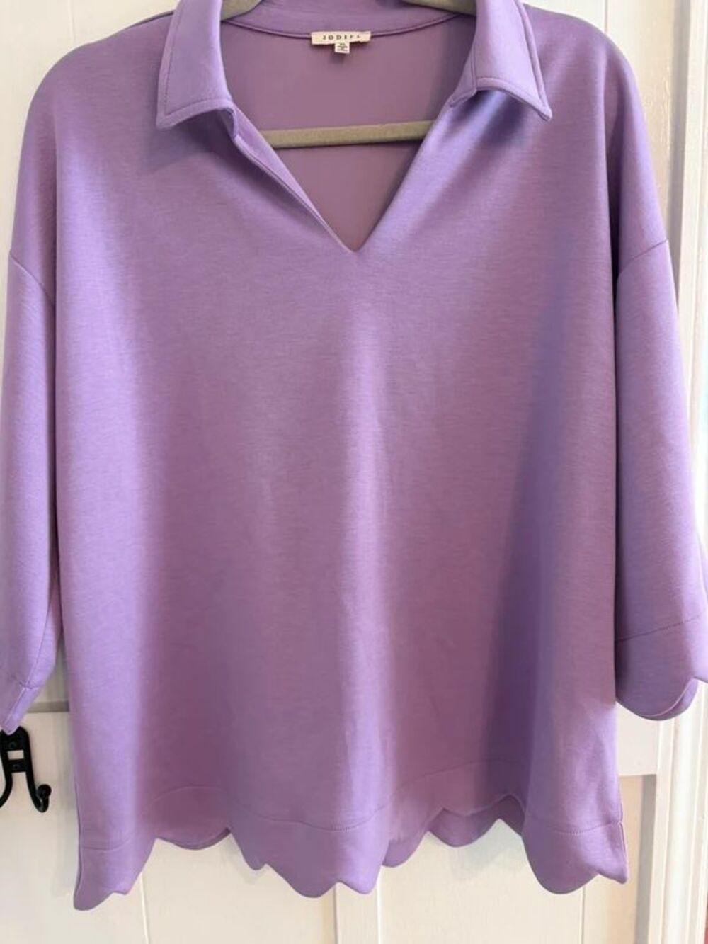 Jodifl Women’s XL Lavender Purple Scallop Hem Collared V-Neck Top
